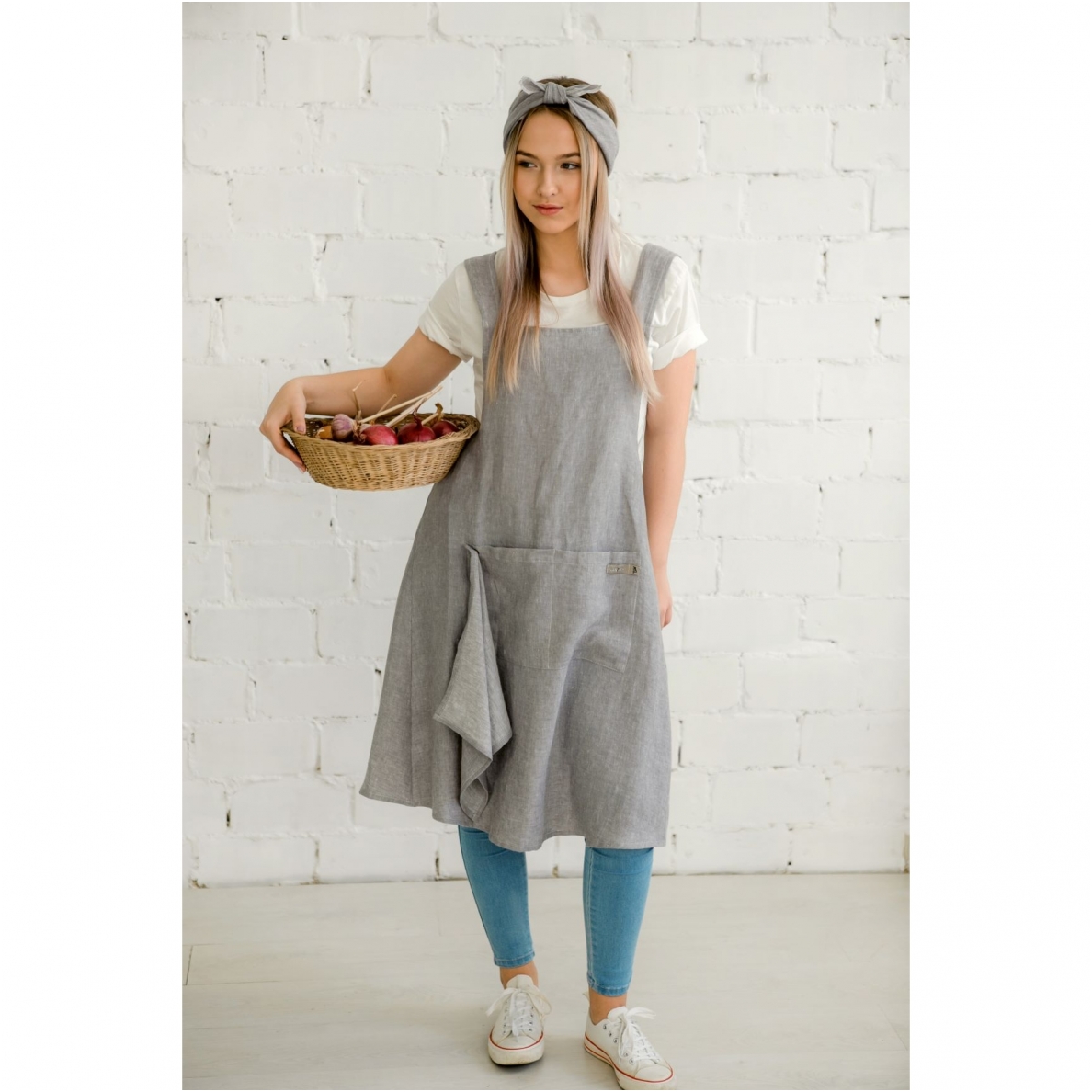 Pinafore kitchen apron with napkin